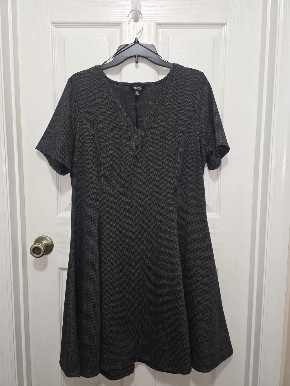 Simply Vera Vera Wang Charcoal A-Line V-Neck Dress Sz. XL
